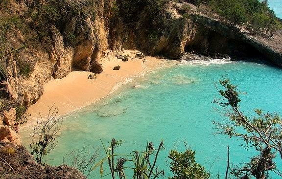 Beautiful secluded beach at Little Bay, accesible only by boat or by rope, Anguilla Island