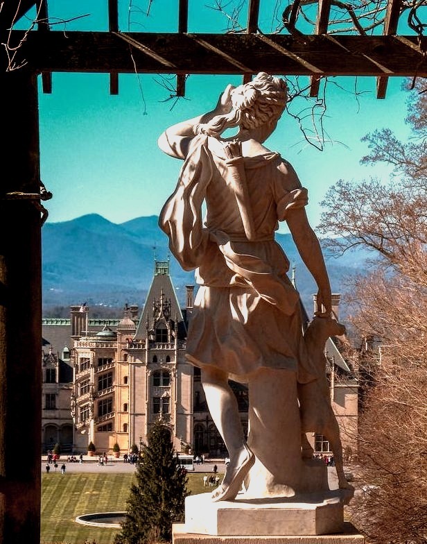 The Biltmore Estate in Asheville, North Carolina, used as a filming location for movies such as Forrest Gump, The Last of the Mohicans or Hannibal